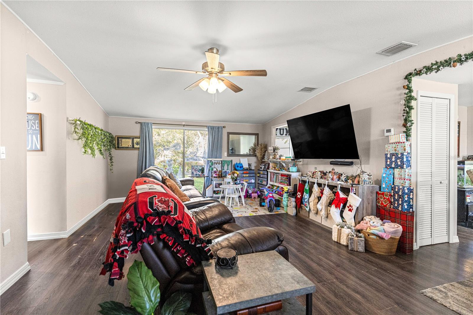 Image 5 of 31 For 11820 92nd Terrace