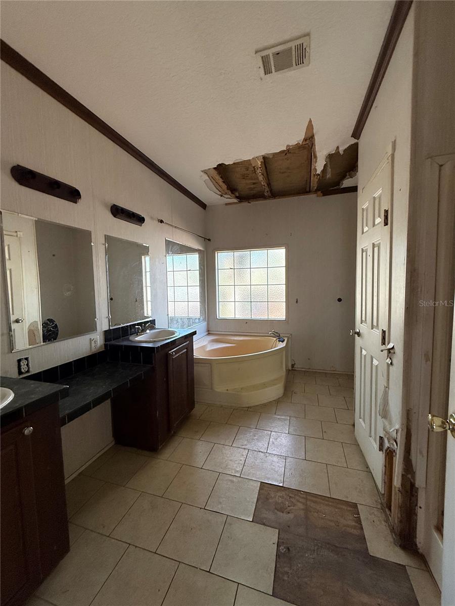 Image 23 of 31 For 132 Pond Side Trail