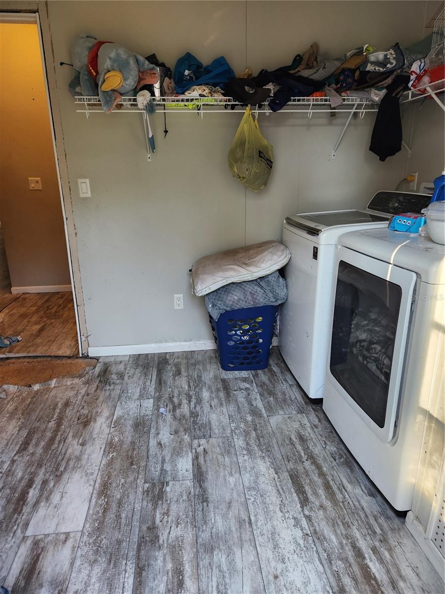 Image 25 of 39 For 6453 Bubbles Lane