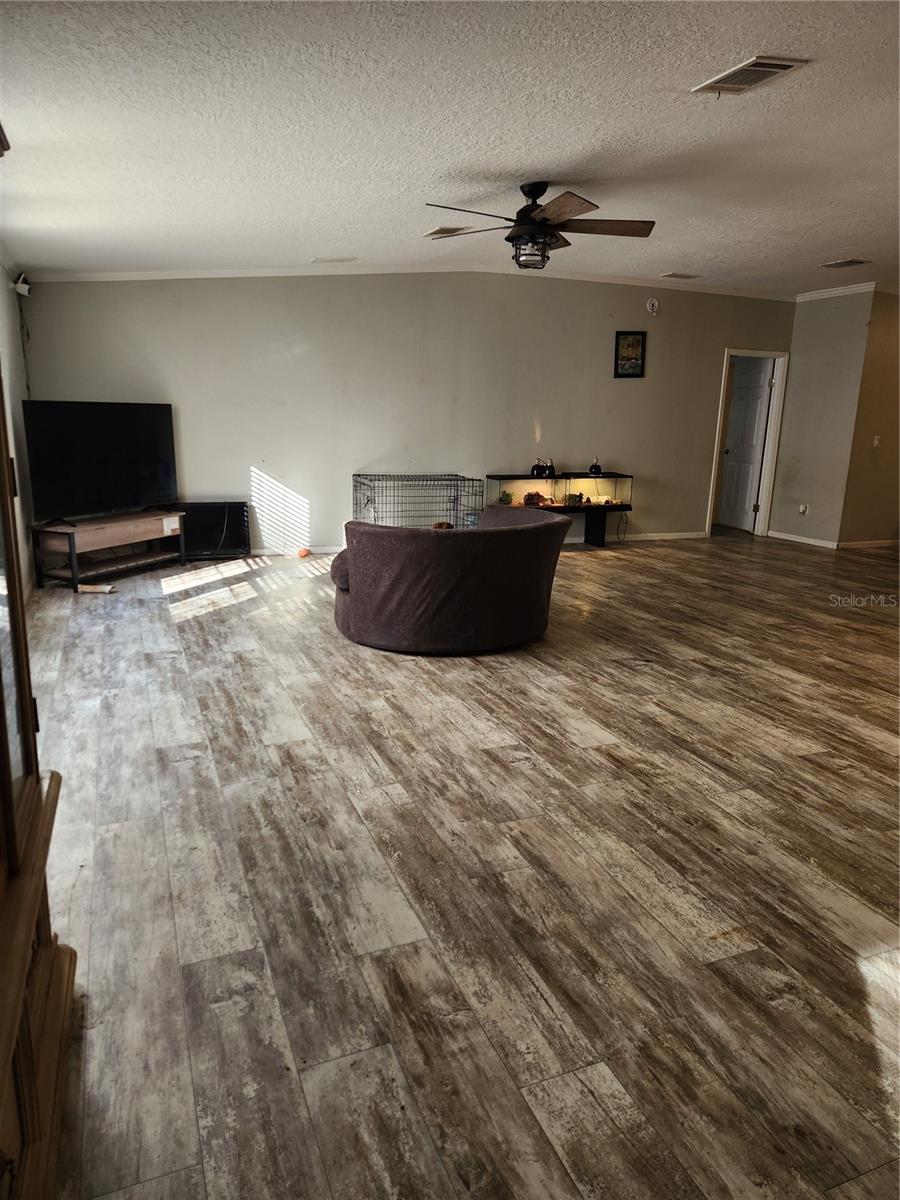 Image 6 of 39 For 6453 Bubbles Lane