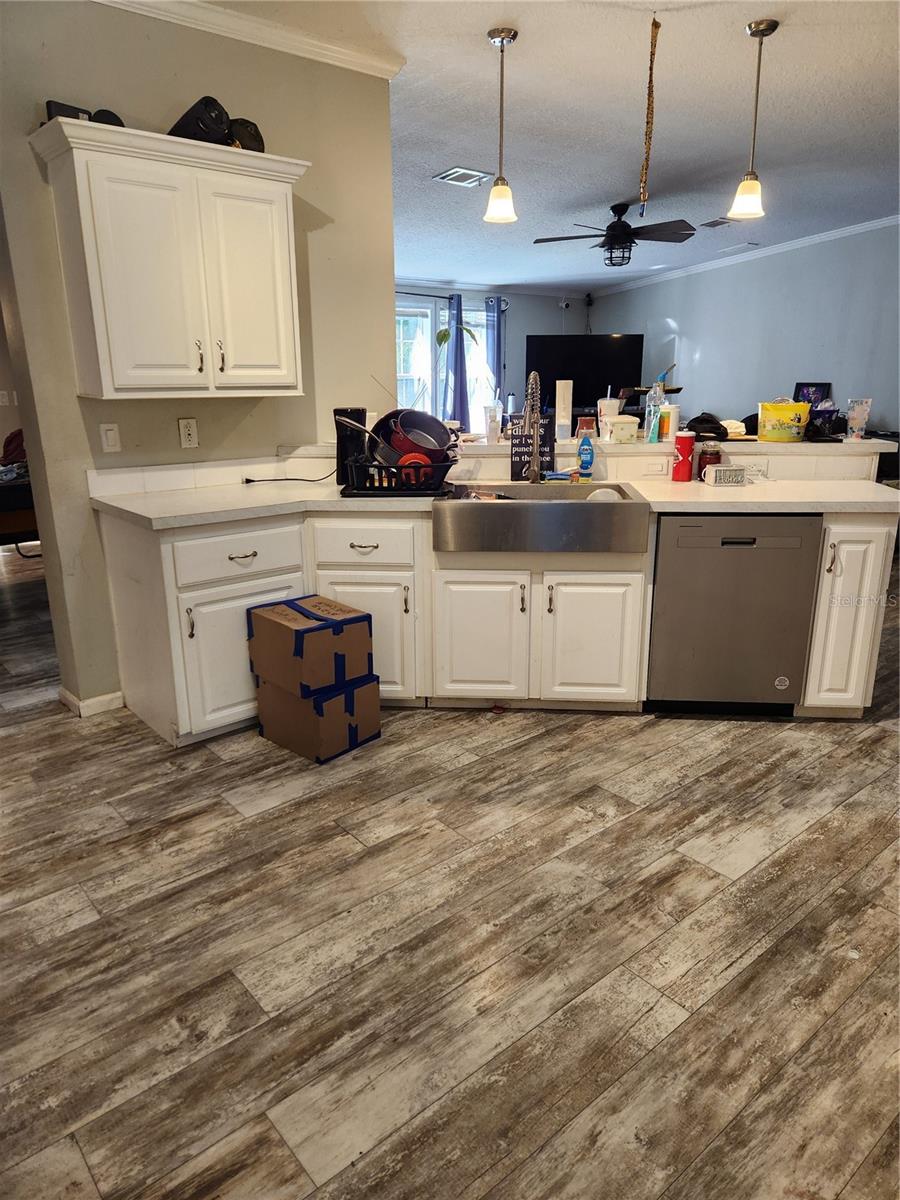 Image 8 of 39 For 6453 Bubbles Lane