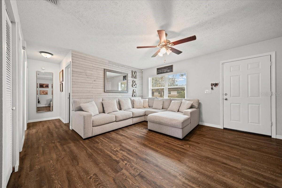 Image 21 of 42 For 5265 103rd Street