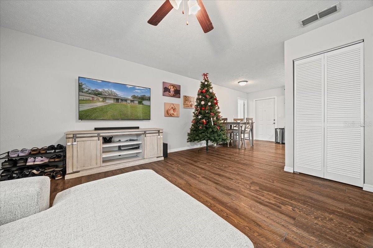 Image 22 of 42 For 5265 103rd Street