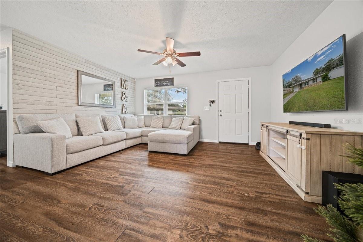 Image 23 of 42 For 5265 103rd Street