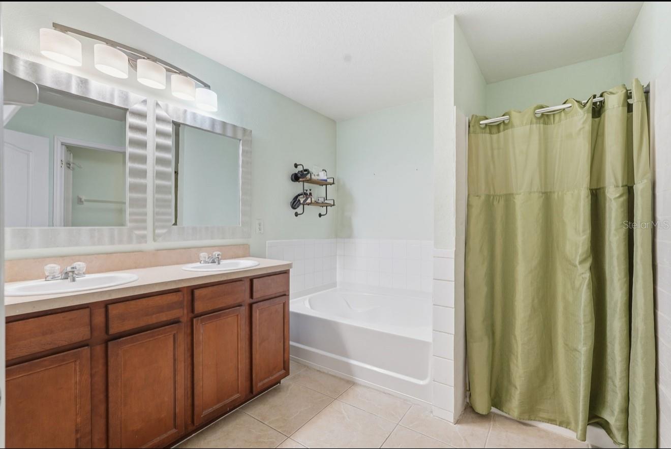 Image 27 of 40 For 1740 Bonita Bluff Court