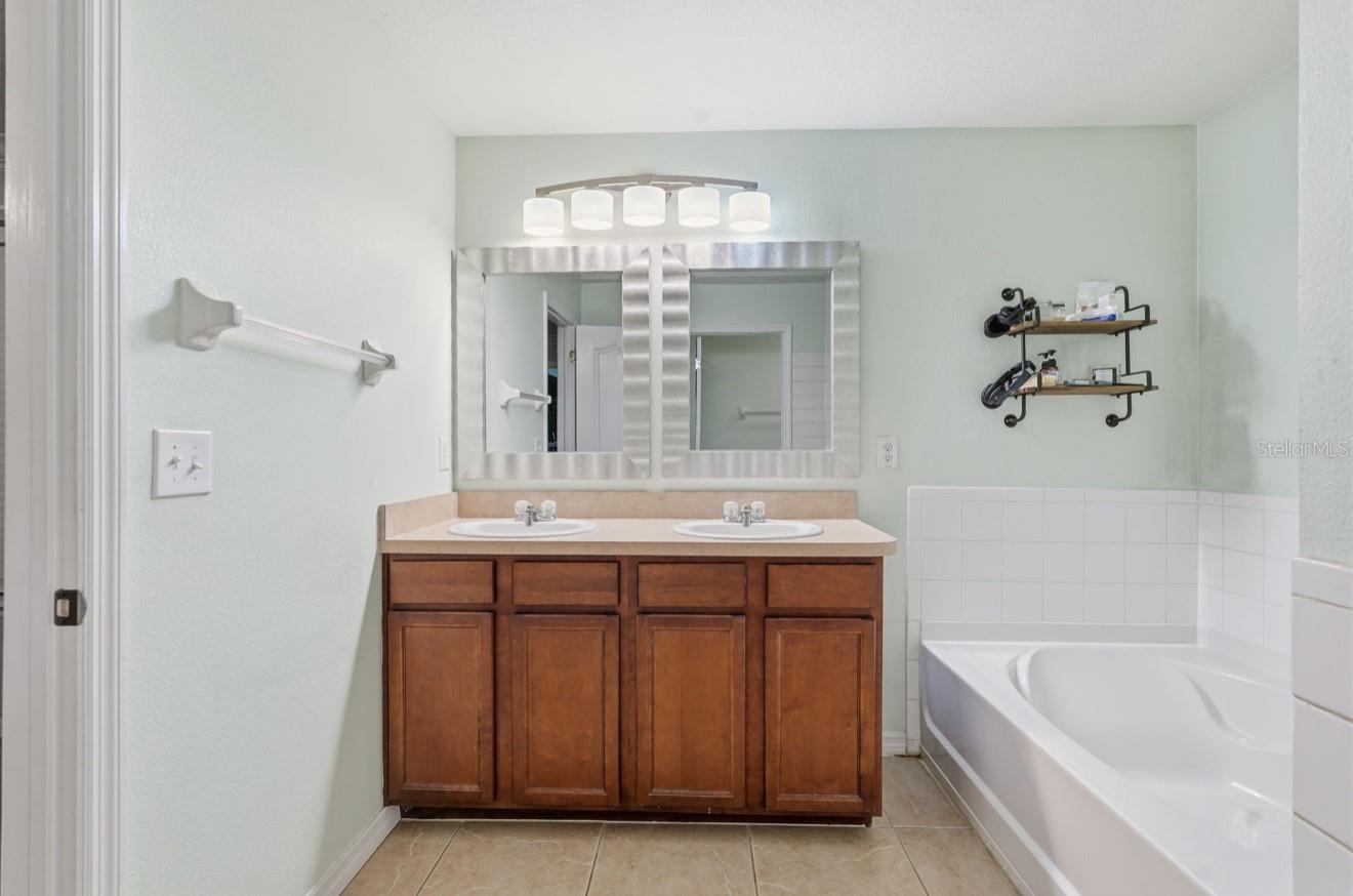 Image 28 of 40 For 1740 Bonita Bluff Court