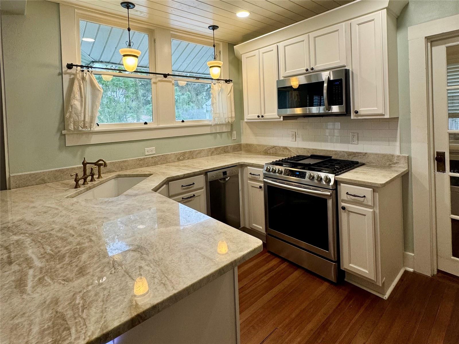 Image 7 of 12 For 707 10th Place