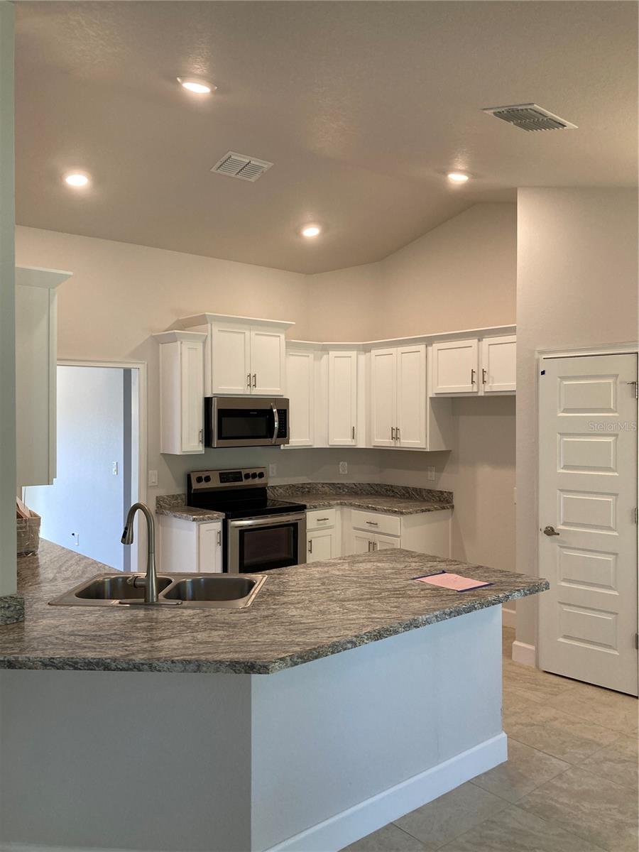 Image 22 of 41 For 8 Dogwood Drive Trail