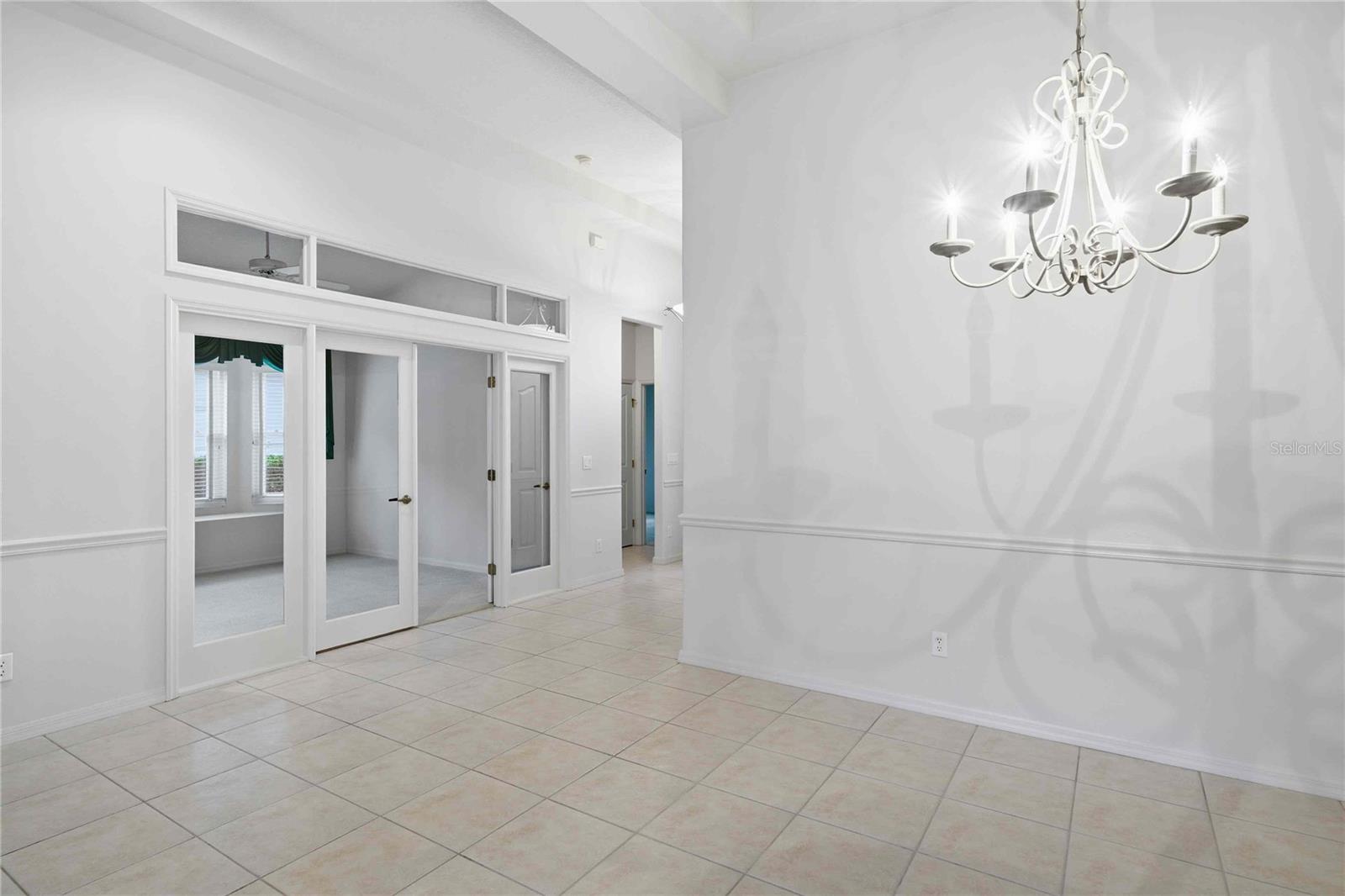 Listing photo id 8 for 680 Doerr Path