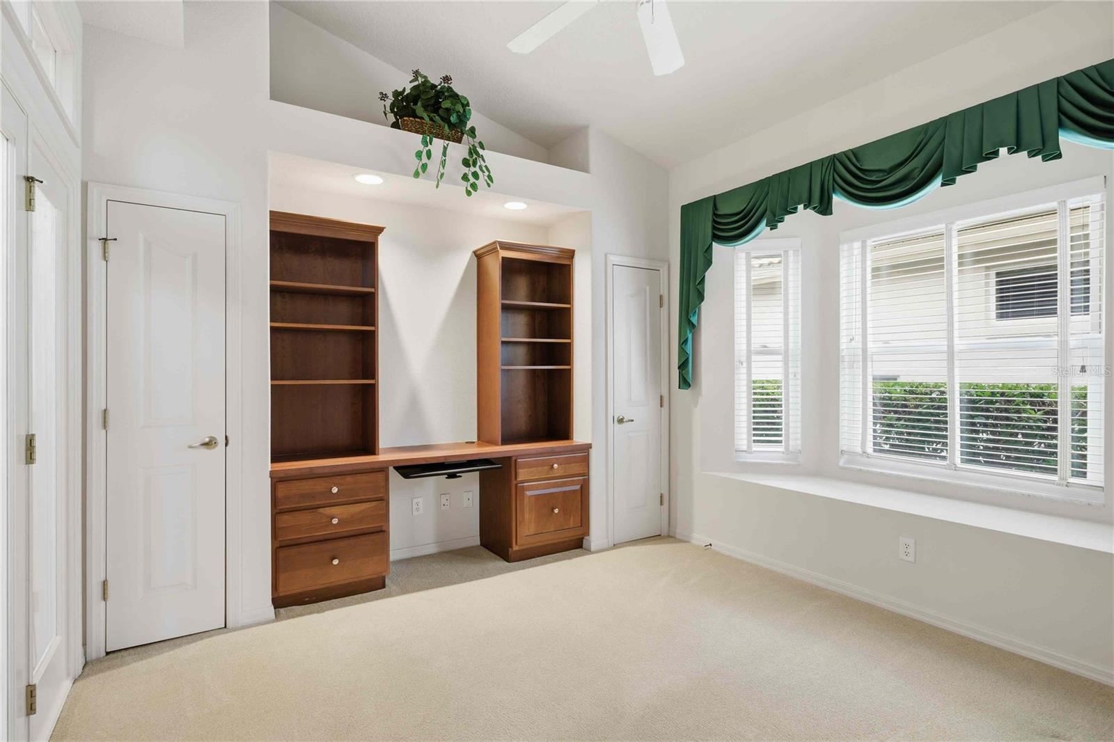 Listing photo id 9 for 680 Doerr Path