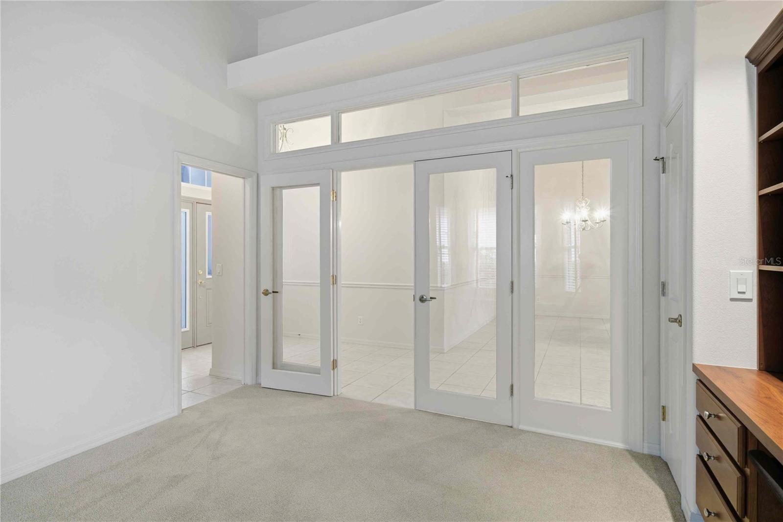 Listing photo id 10 for 680 Doerr Path