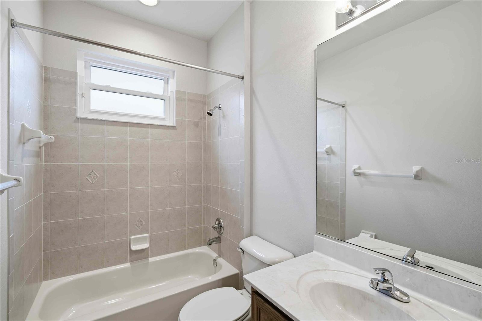 Listing photo id 13 for 680 Doerr Path