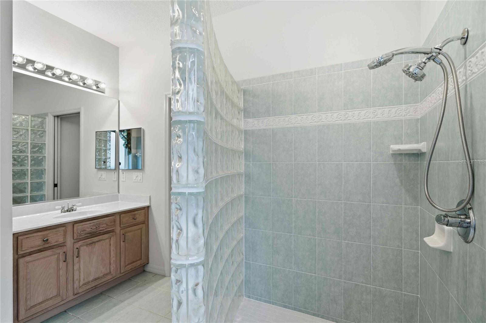 Listing photo id 31 for 680 Doerr Path