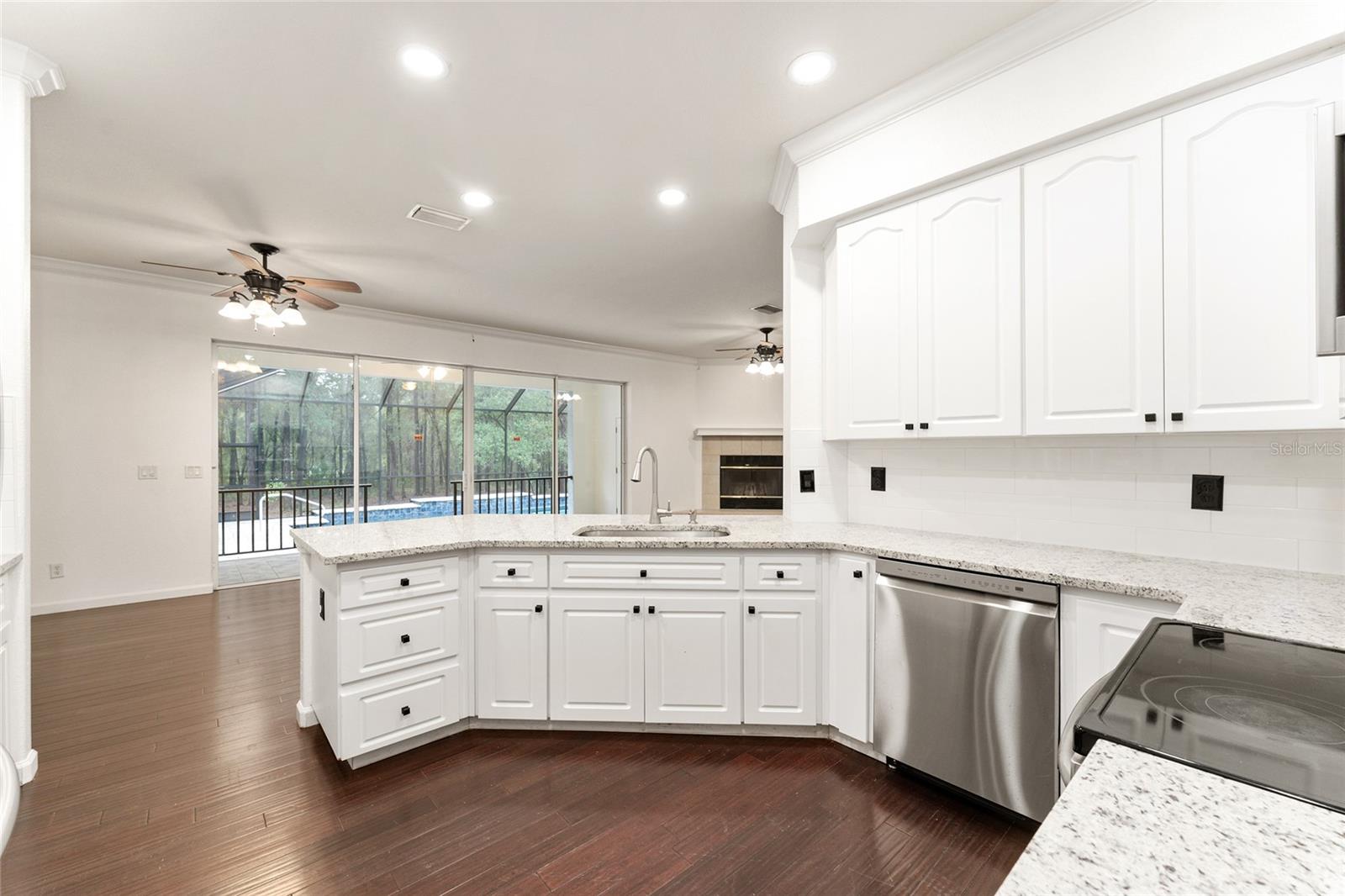 Image 22 of 81 For 1520 Redding