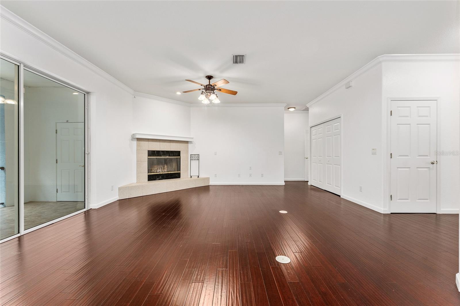 Image 27 of 81 For 1520 Redding