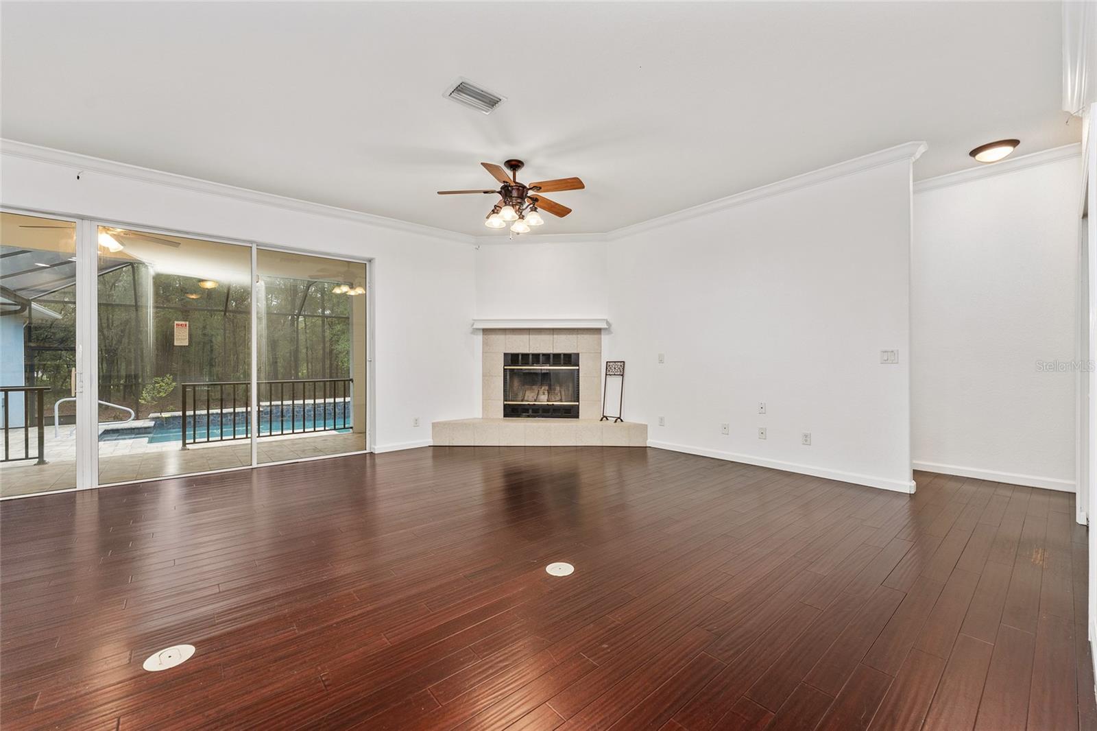 Image 29 of 81 For 1520 Redding