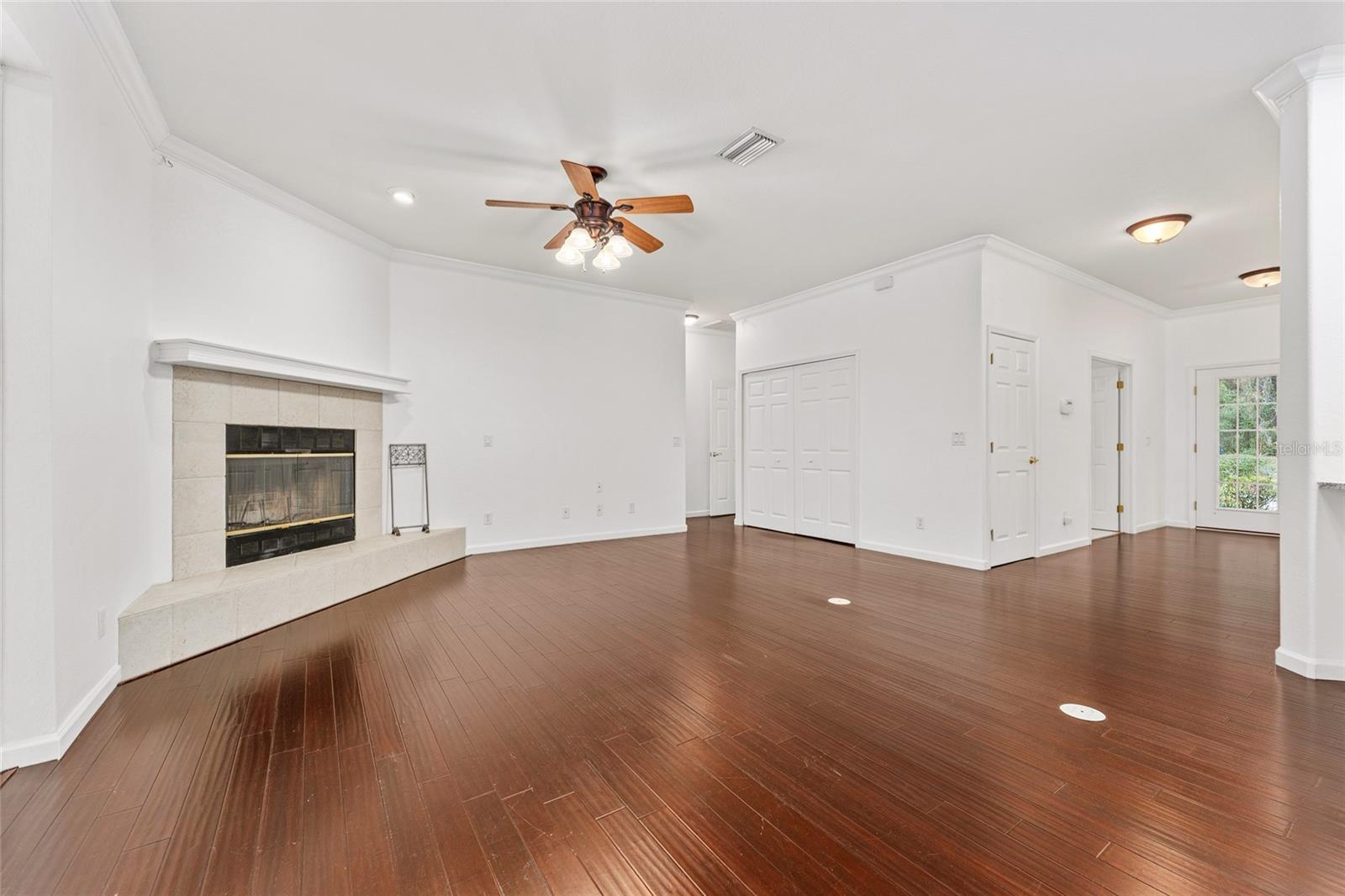 Image 30 of 81 For 1520 Redding