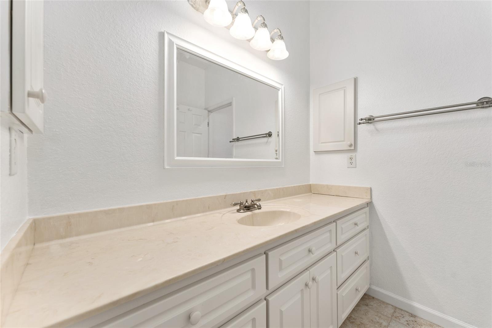 Image 36 of 81 For 1520 Redding