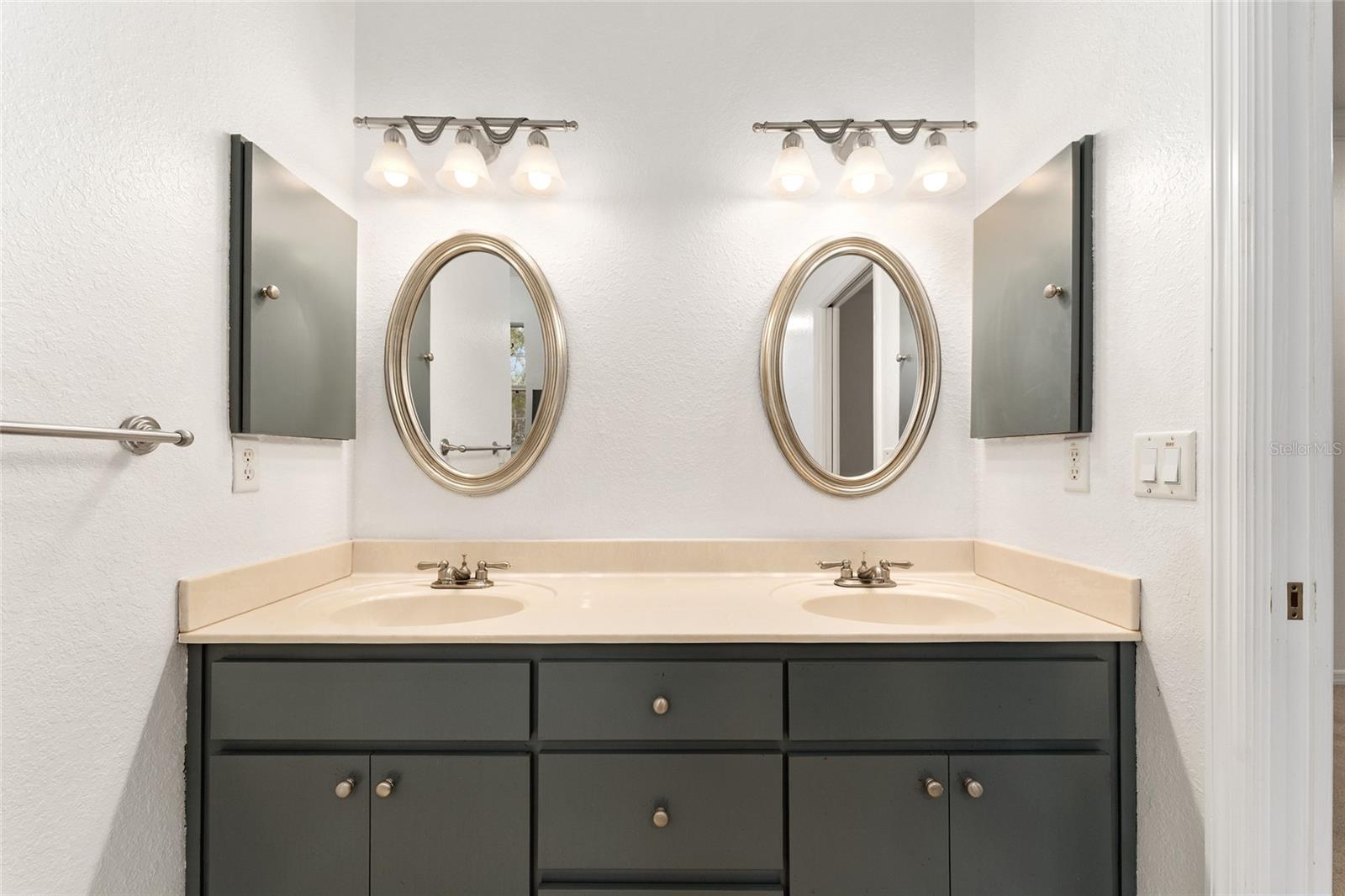 Image 45 of 81 For 1520 Redding