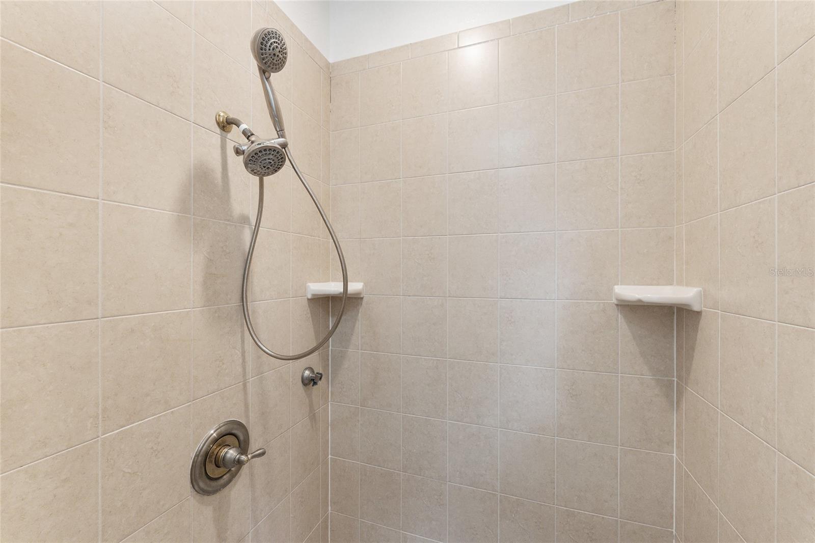 Image 46 of 81 For 1520 Redding