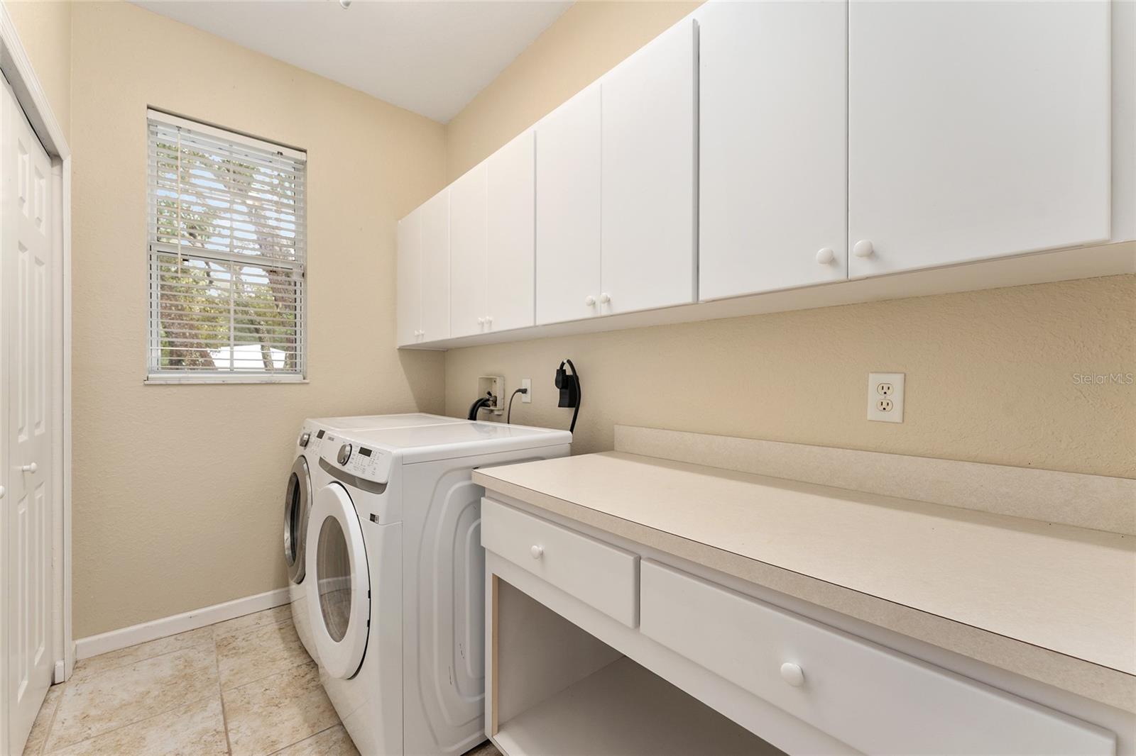 Image 49 of 81 For 1520 Redding