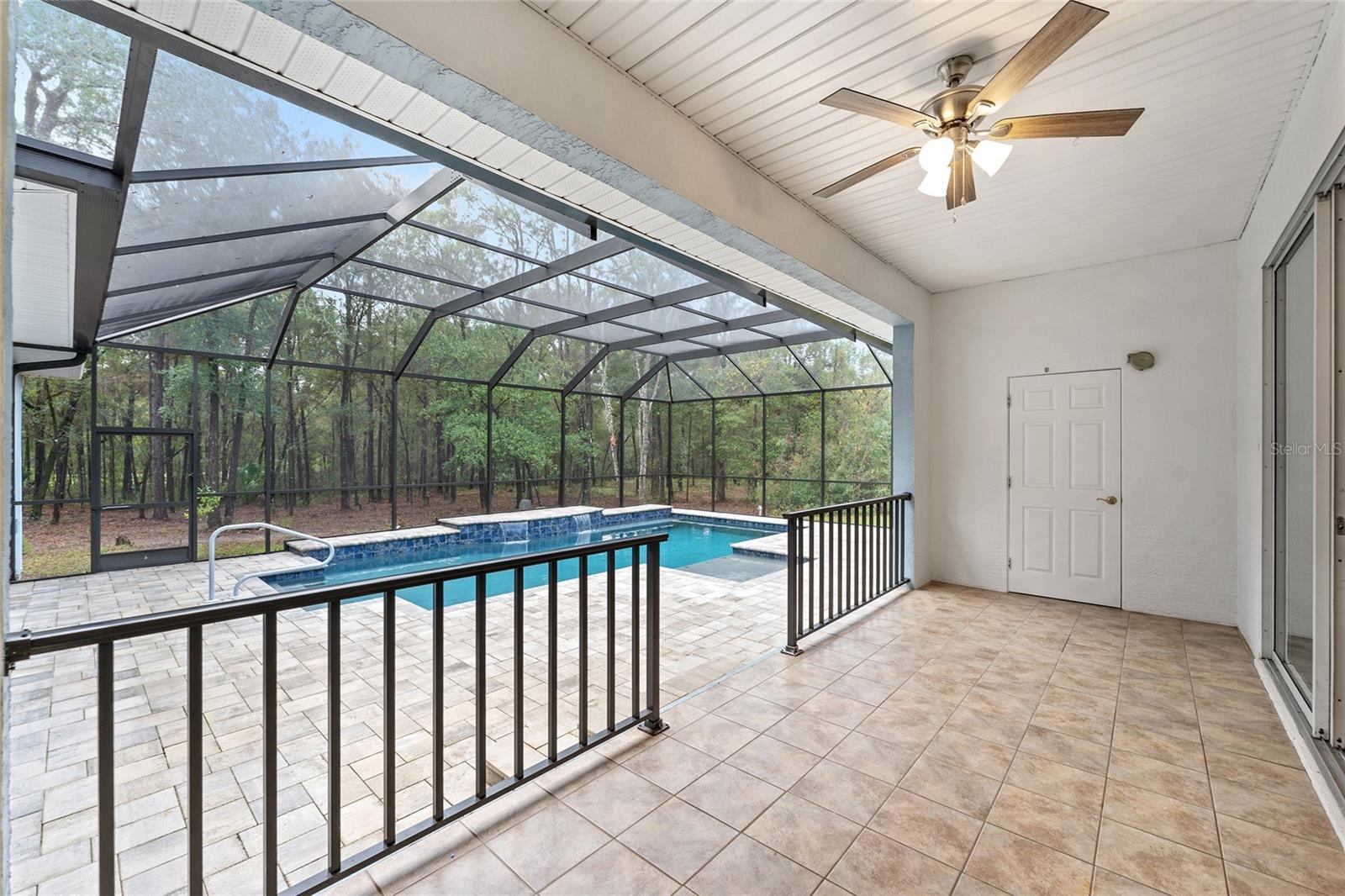 Image 53 of 81 For 1520 Redding