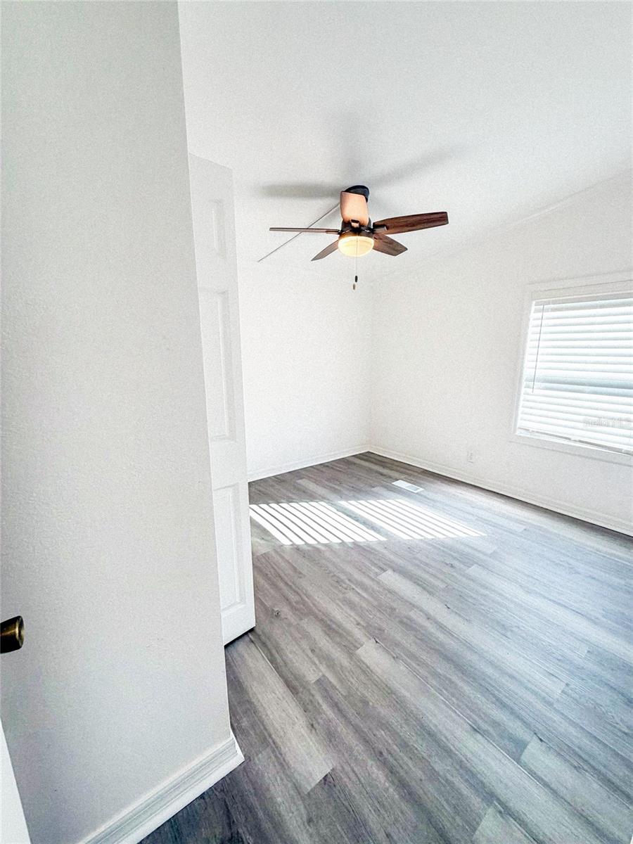 Image 11 of 41 For 102 Benjamin Drive