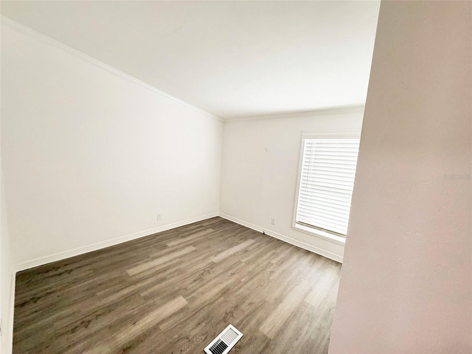 Image 13 of 41 For 102 Benjamin Drive