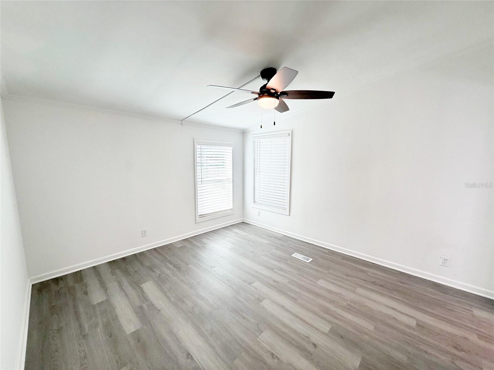 Image 17 of 41 For 102 Benjamin Drive