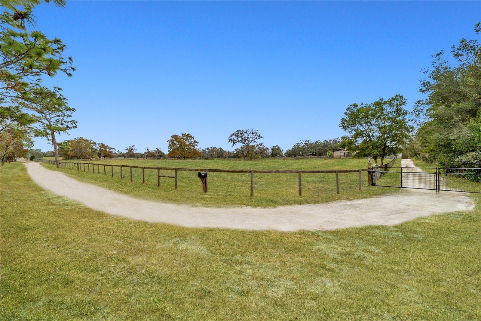 Image 2 of 86 For 5930 Knoxville Lane