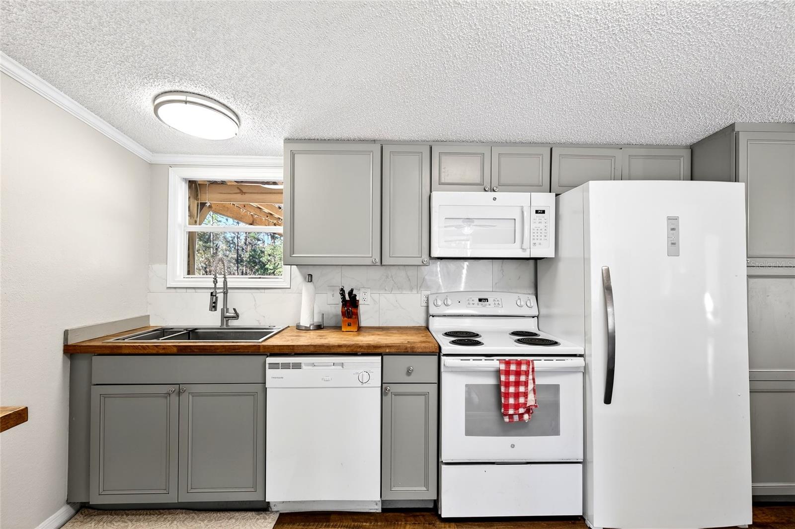 Image 12 of 53 For 17087 27th Street