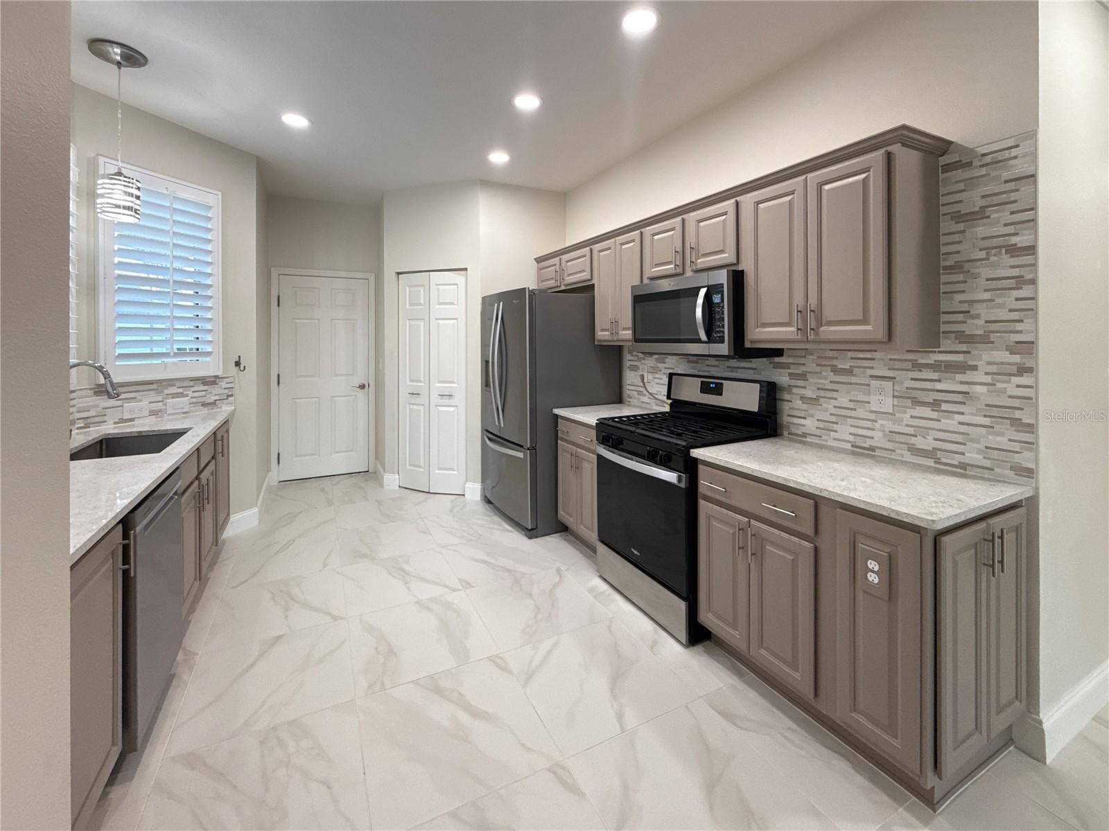 Image 16 of 41 For 8443 82nd Loop