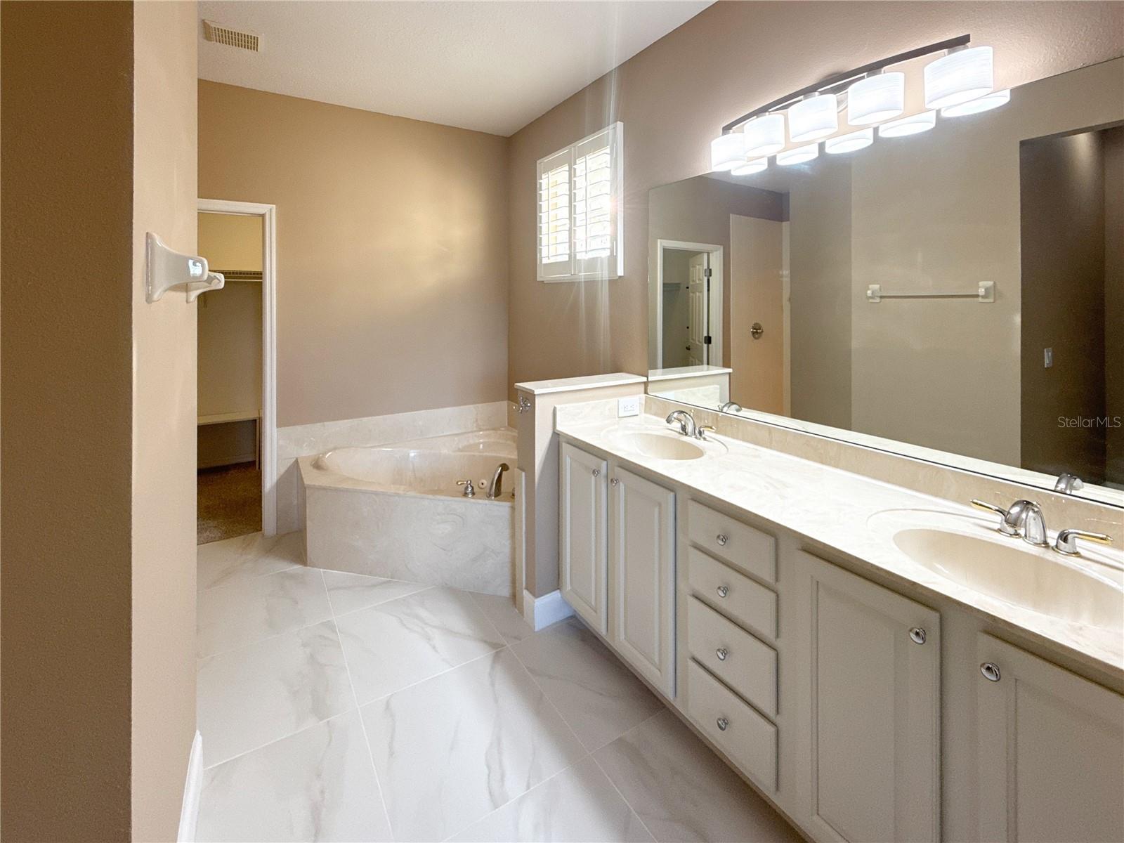 Image 24 of 41 For 8443 82nd Loop