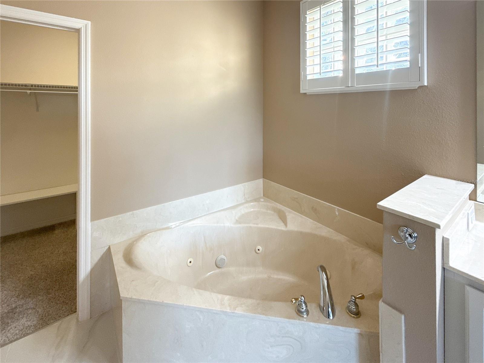 Image 25 of 41 For 8443 82nd Loop