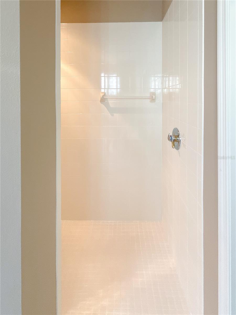 Image 26 of 41 For 8443 82nd Loop