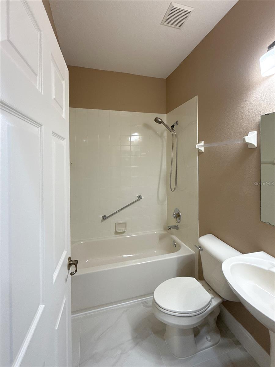 Image 32 of 41 For 8443 82nd Loop