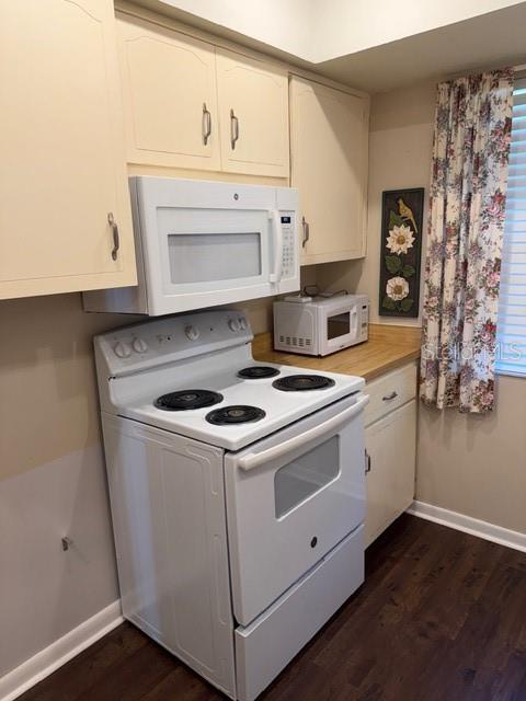 Image 4 of 21 For 3802 17th Street Circle