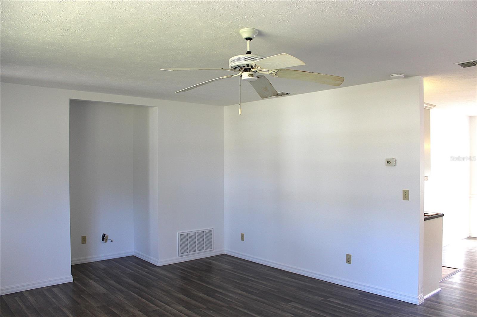 Image 18 of 49 For 707 46th Court