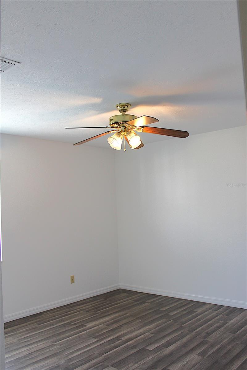 Image 21 of 49 For 707 46th Court