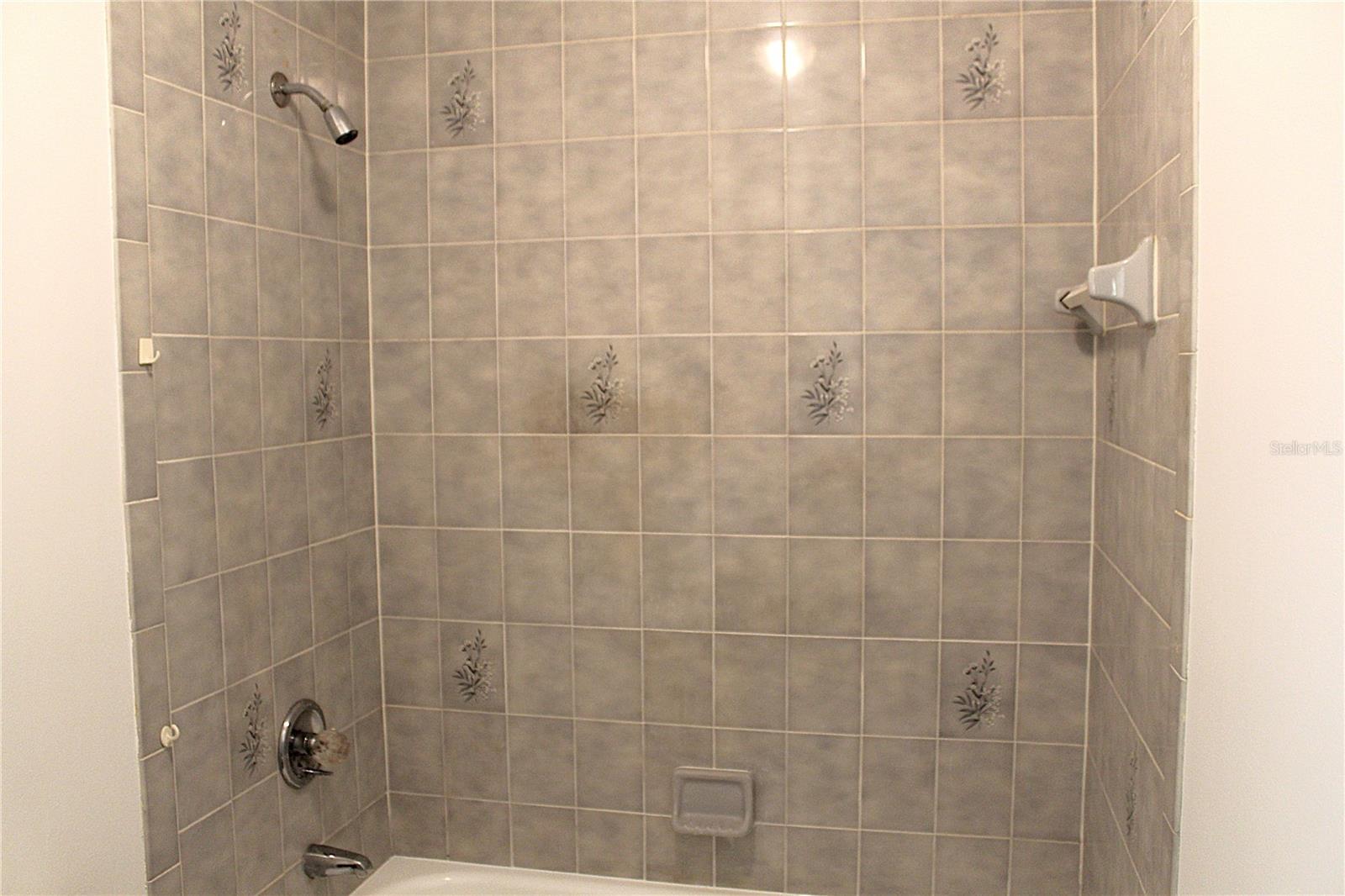 Image 26 of 49 For 707 46th Court