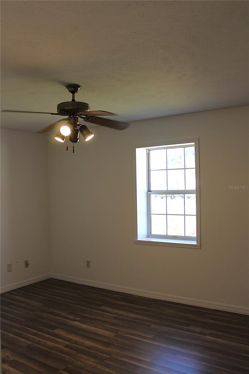 Image 27 of 49 For 707 46th Court