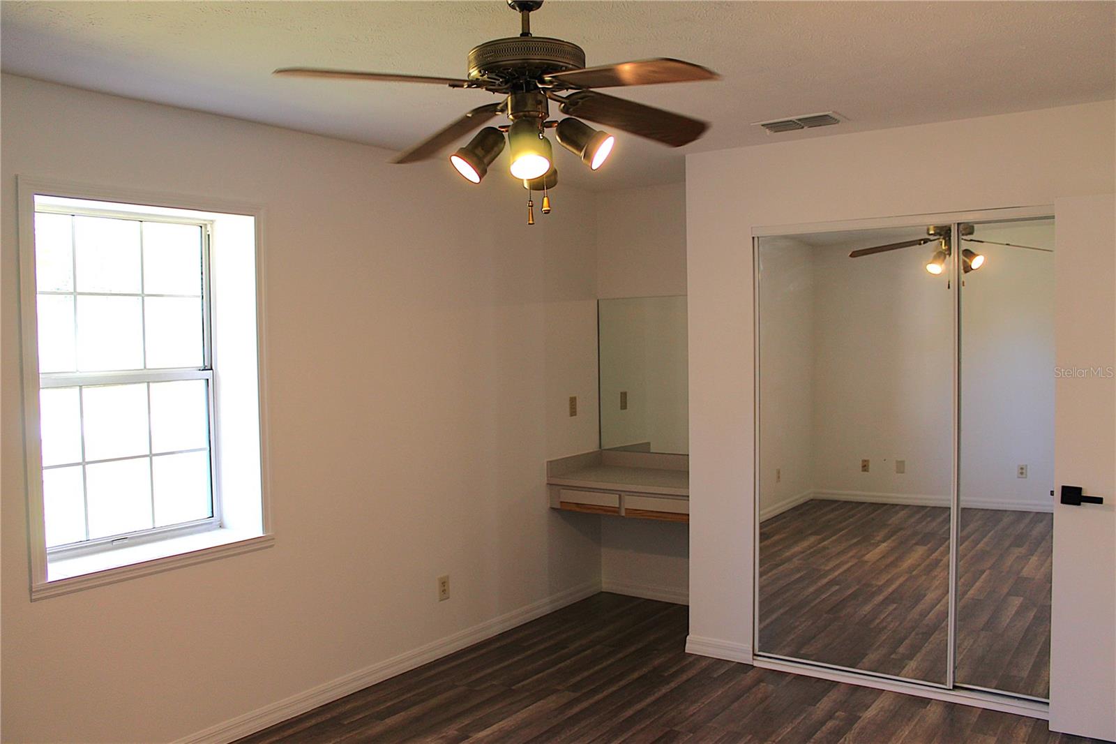 Image 28 of 49 For 707 46th Court