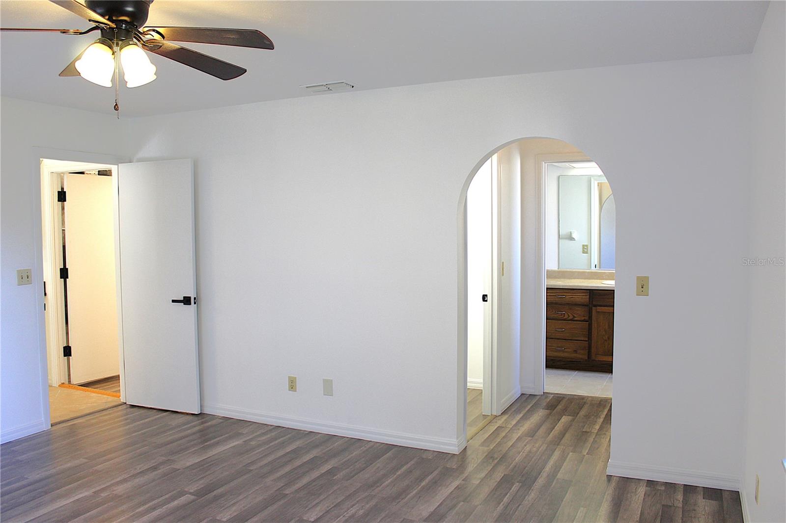 Image 39 of 49 For 707 46th Court