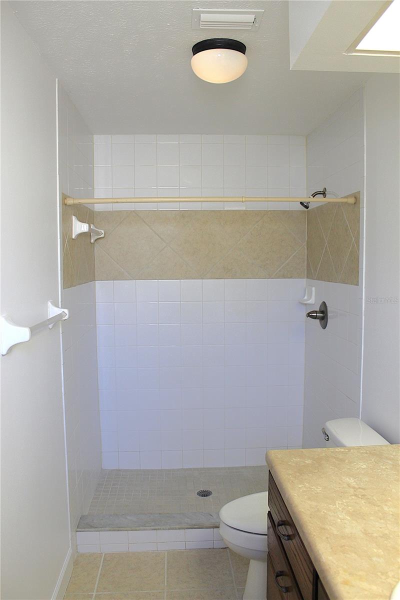 Image 42 of 49 For 707 46th Court