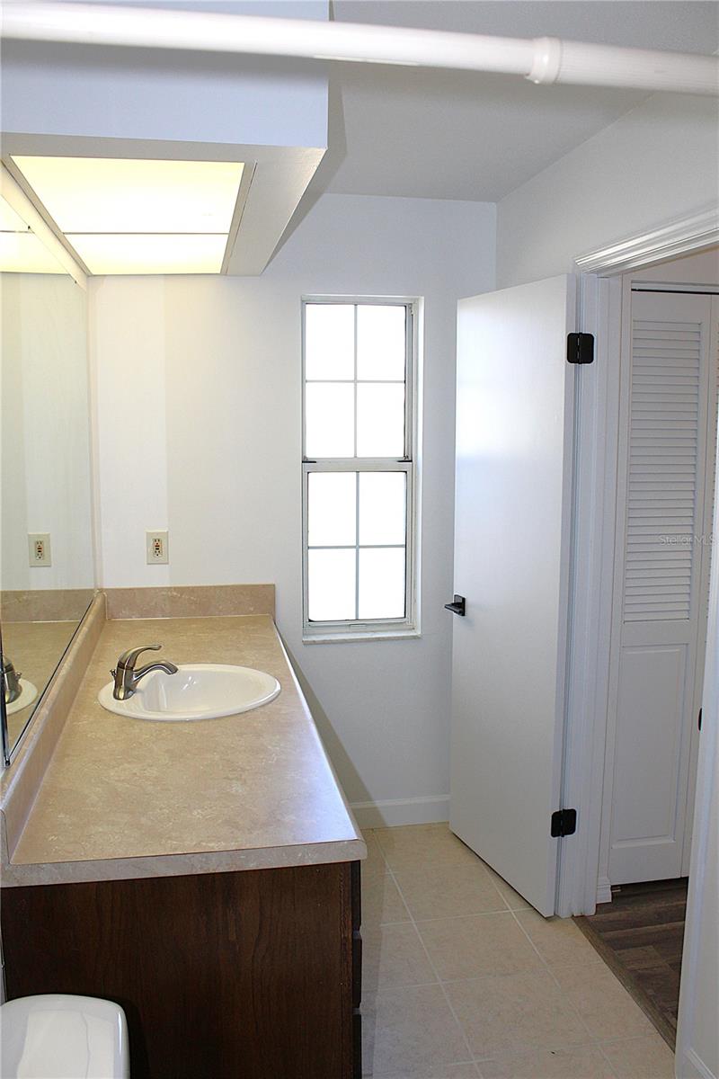 Image 43 of 49 For 707 46th Court