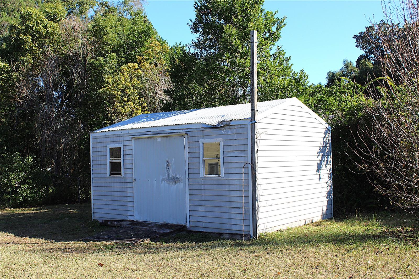 Image 8 of 49 For 707 46th Court