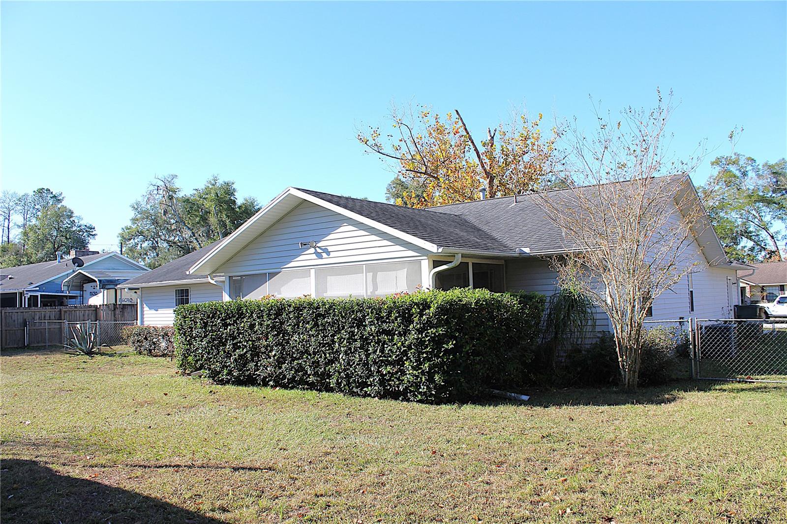 Image 9 of 49 For 707 46th Court