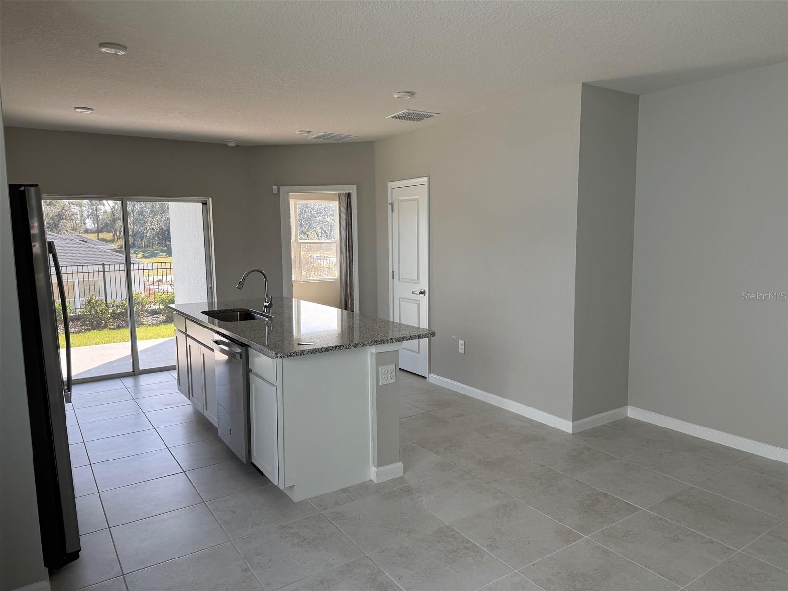 Image 4 of 15 For 1200 Port Blue Way