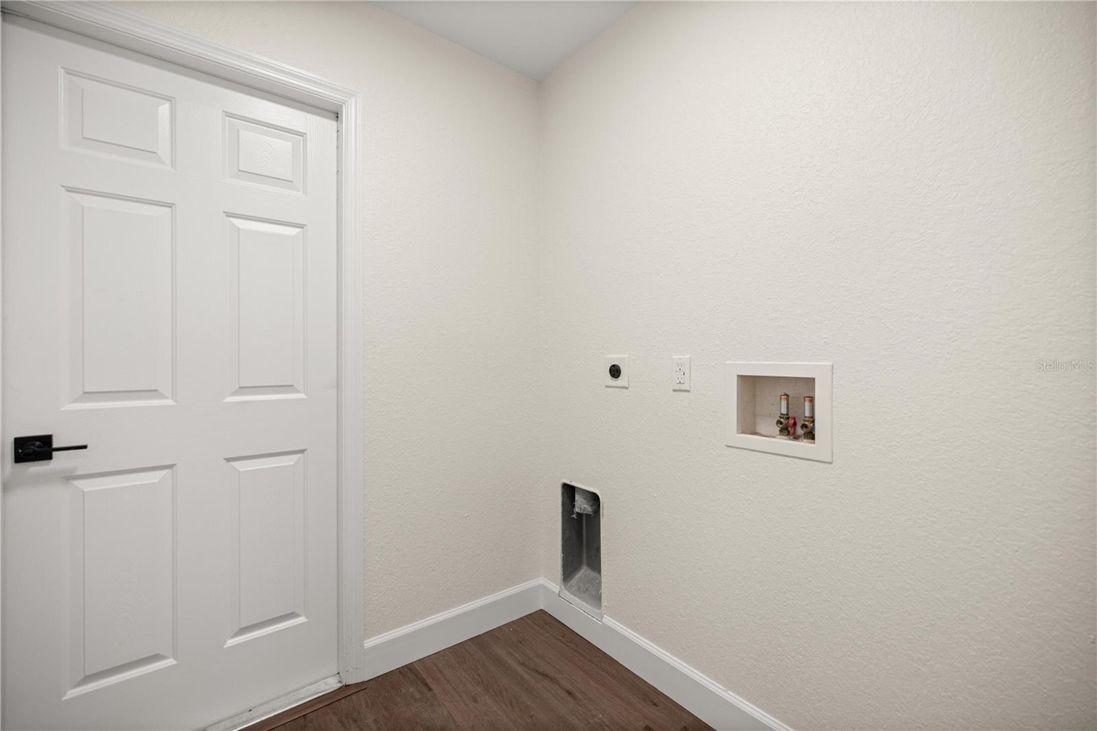 Image 15 of 32 For 8931 156th Street