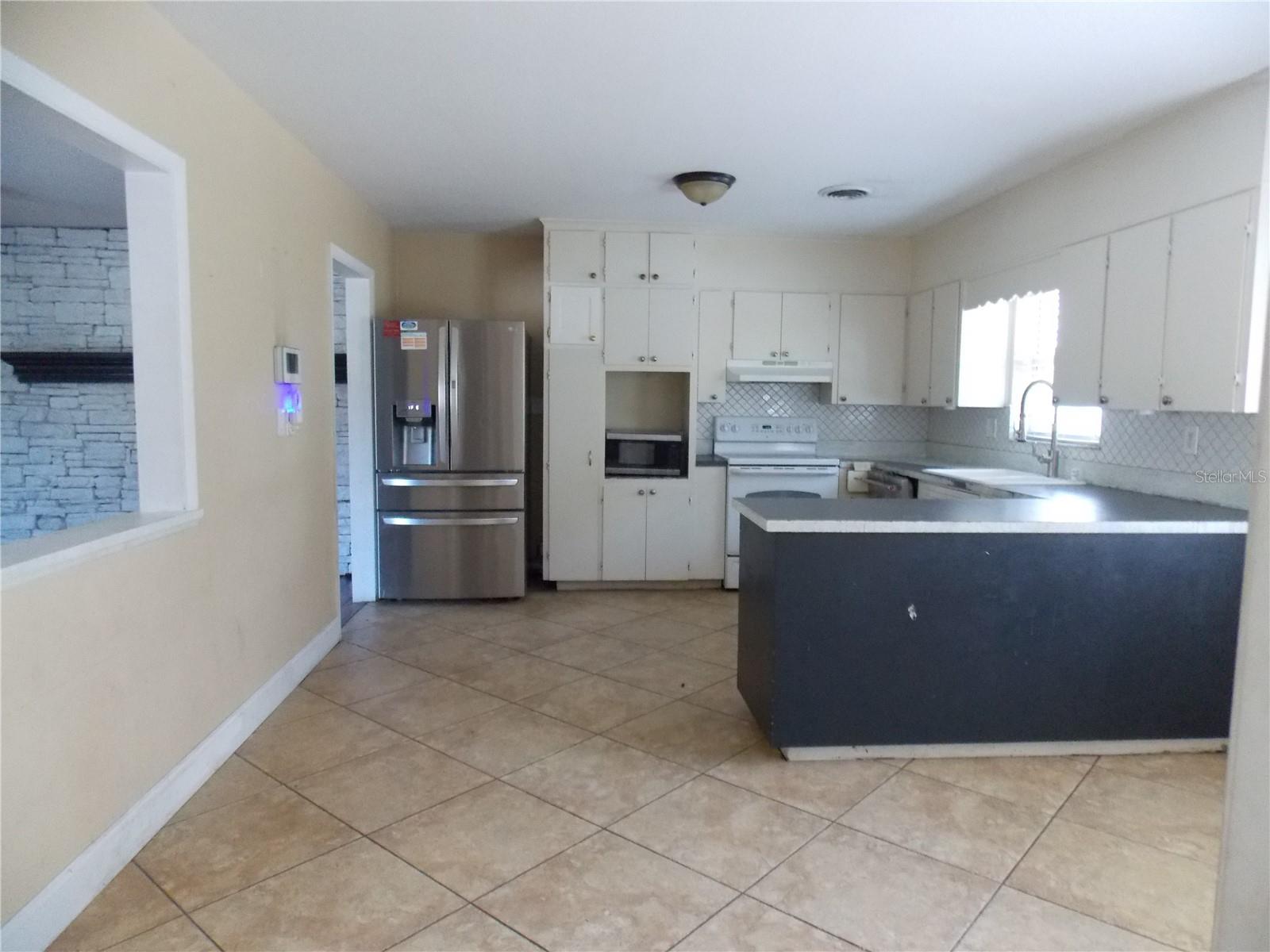 Image 3 of 19 For 1827 7th Avenue